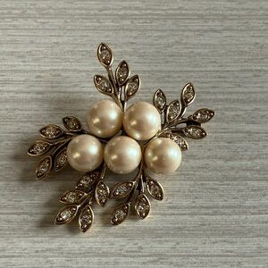 Elegant Pearl and Gold Leaf Monet Brooch